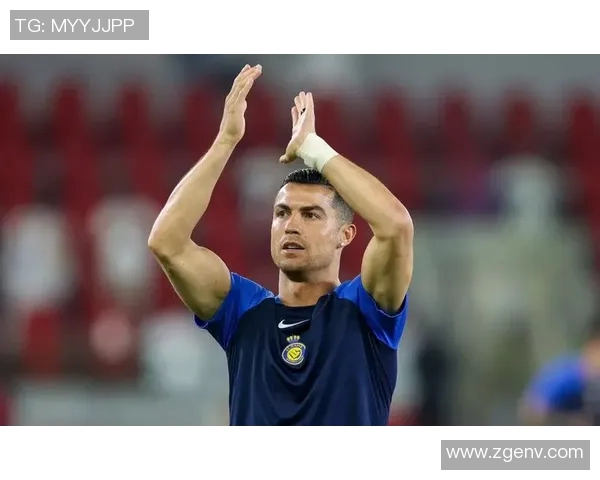 足球明星在街头的真实瞬间高清图片展现生活中的另一面 足球明星在街头的真实瞬间高清图片展现生活中的另一面